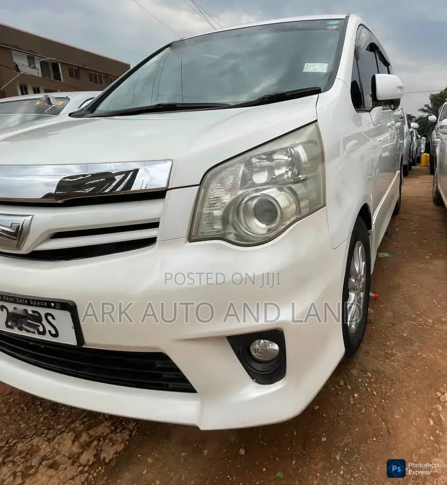 Toyota Noah 2011 White