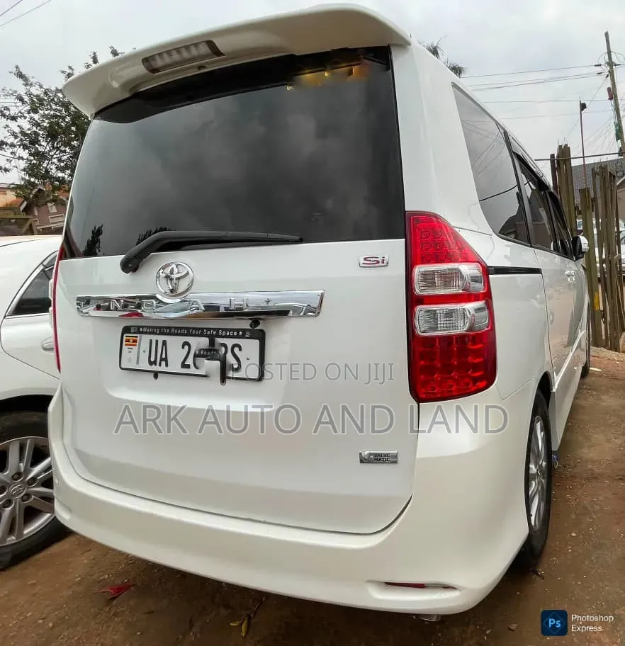 Toyota Noah 2011 White