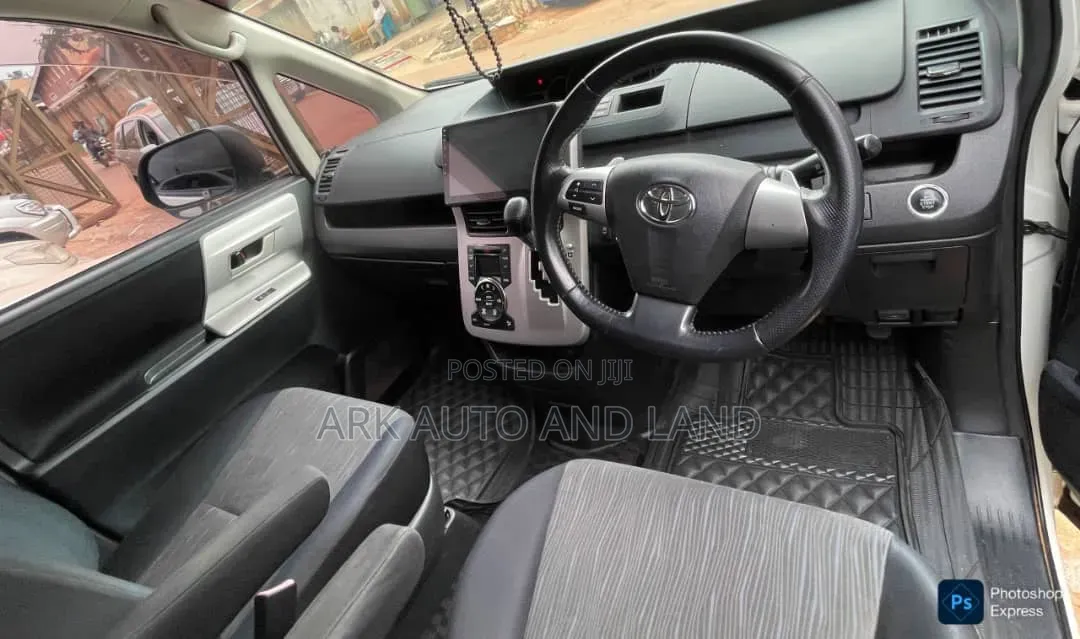 Toyota Noah 2011 White