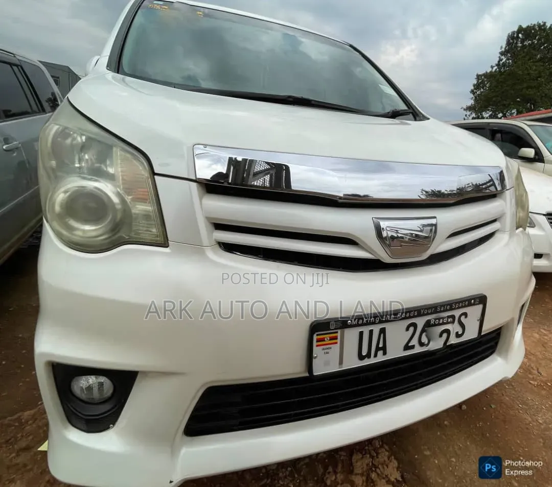Toyota Noah 2011 White
