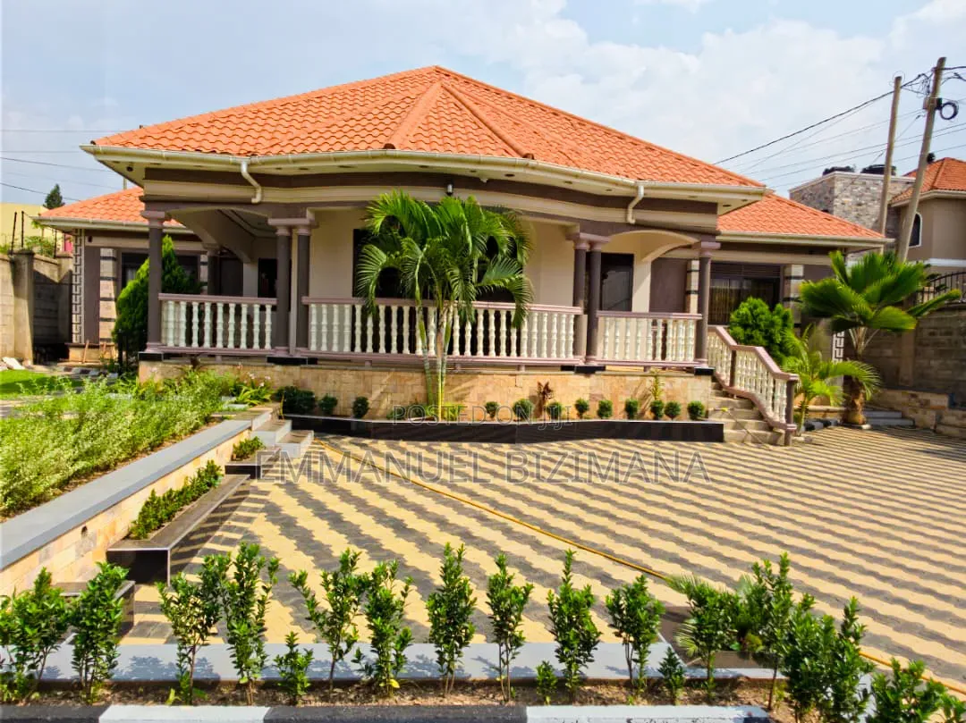 Furnished 5bdrm Bungalow in Kira Town, Central Division for sale
