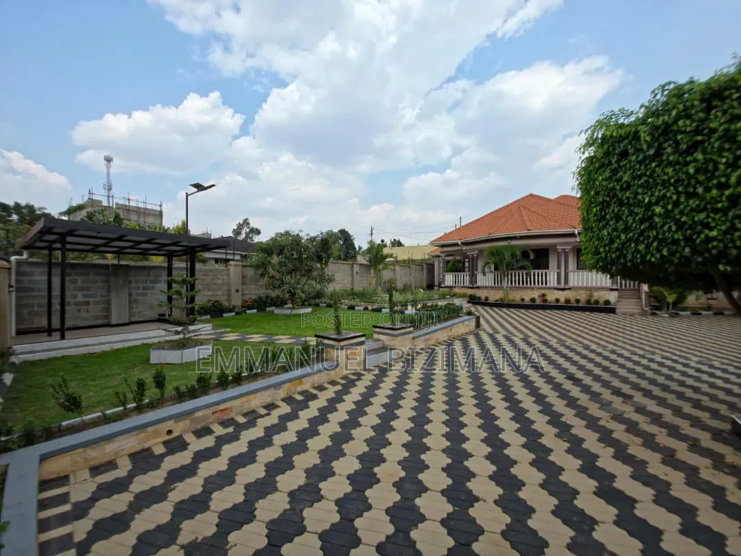 Furnished 5bdrm Bungalow in Kira Town, Central Division for sale