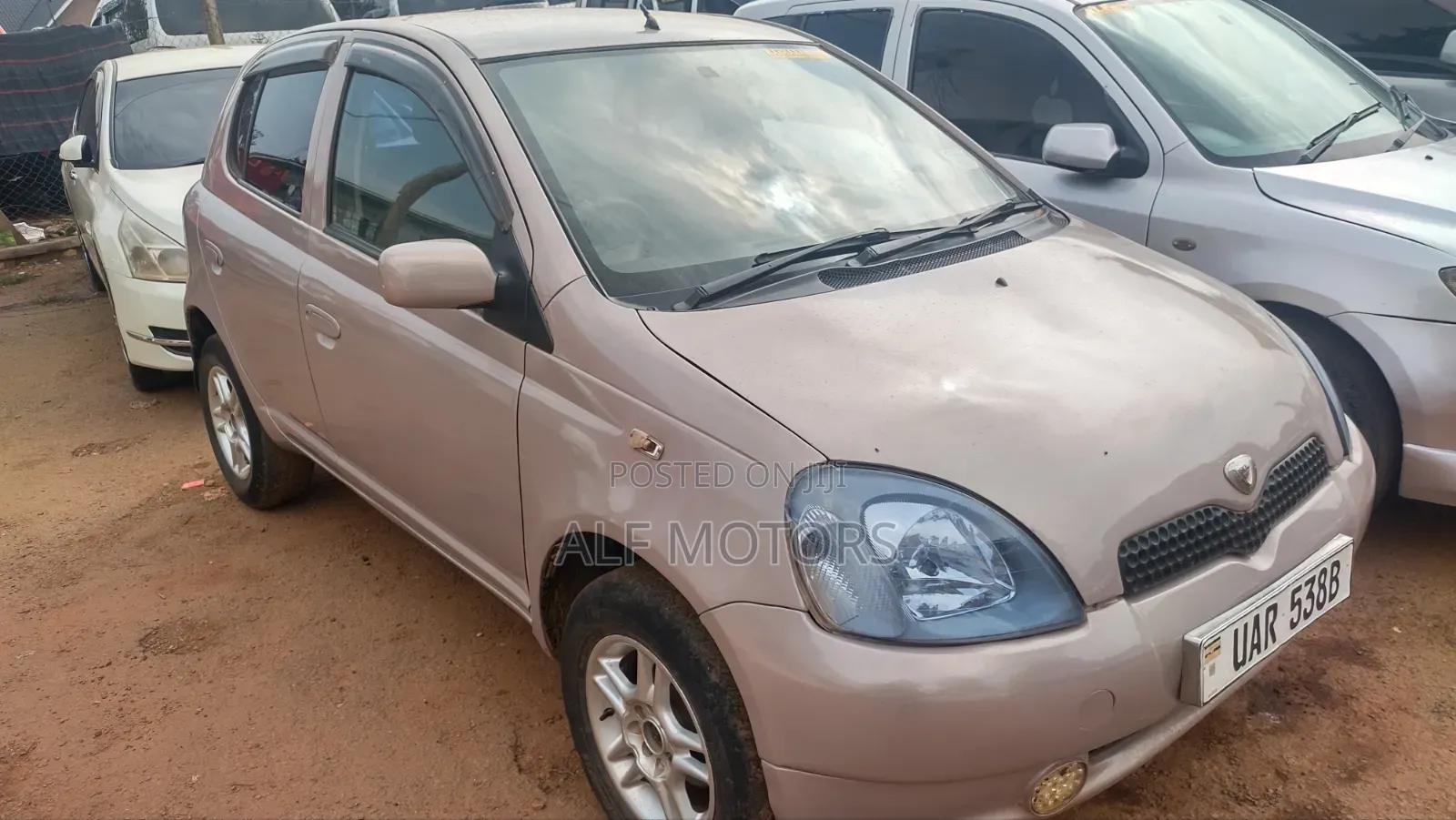 Toyota Vitz 2000 Pink