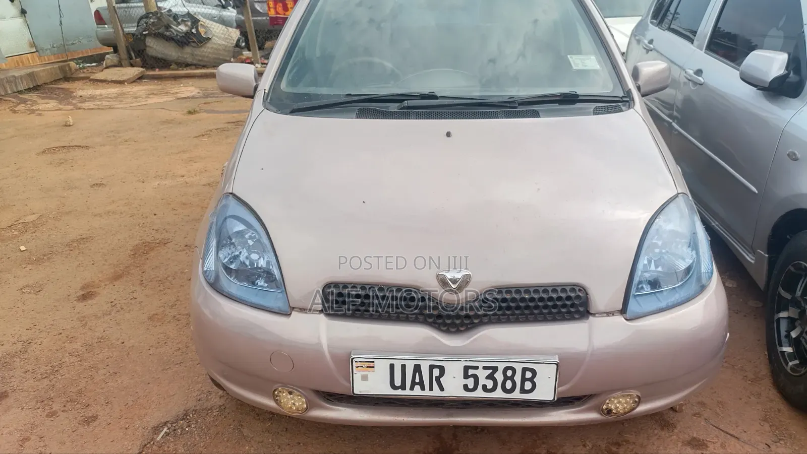 Toyota Vitz 2000 Pink