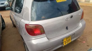 Toyota Vitz 2000 Pink