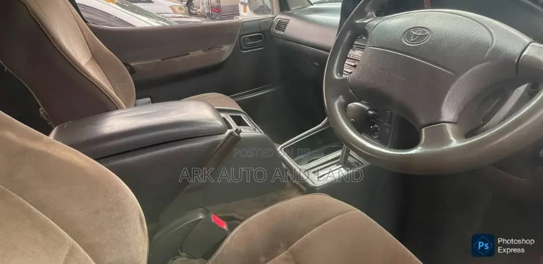 Toyota Grand HiAce 2000 Gray