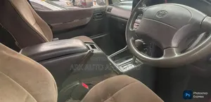 Toyota Grand HiAce 2000 Gray