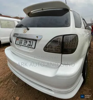 Toyota Harrier 2000 White