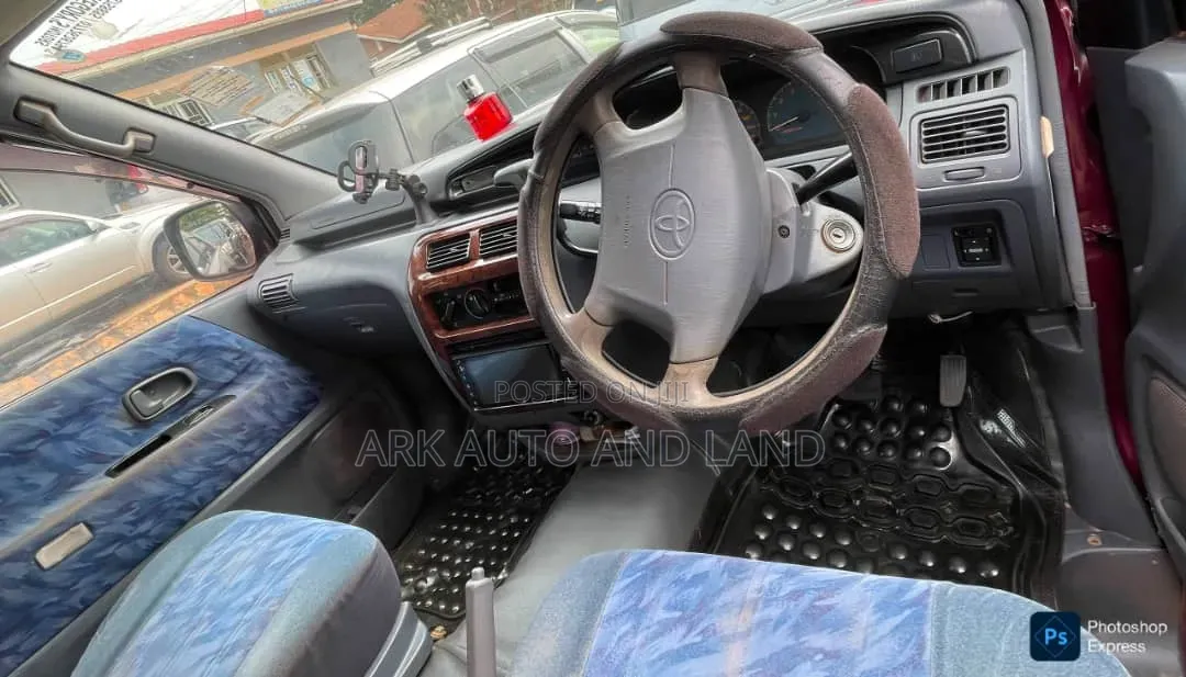 Toyota Noah 2001 Maroon