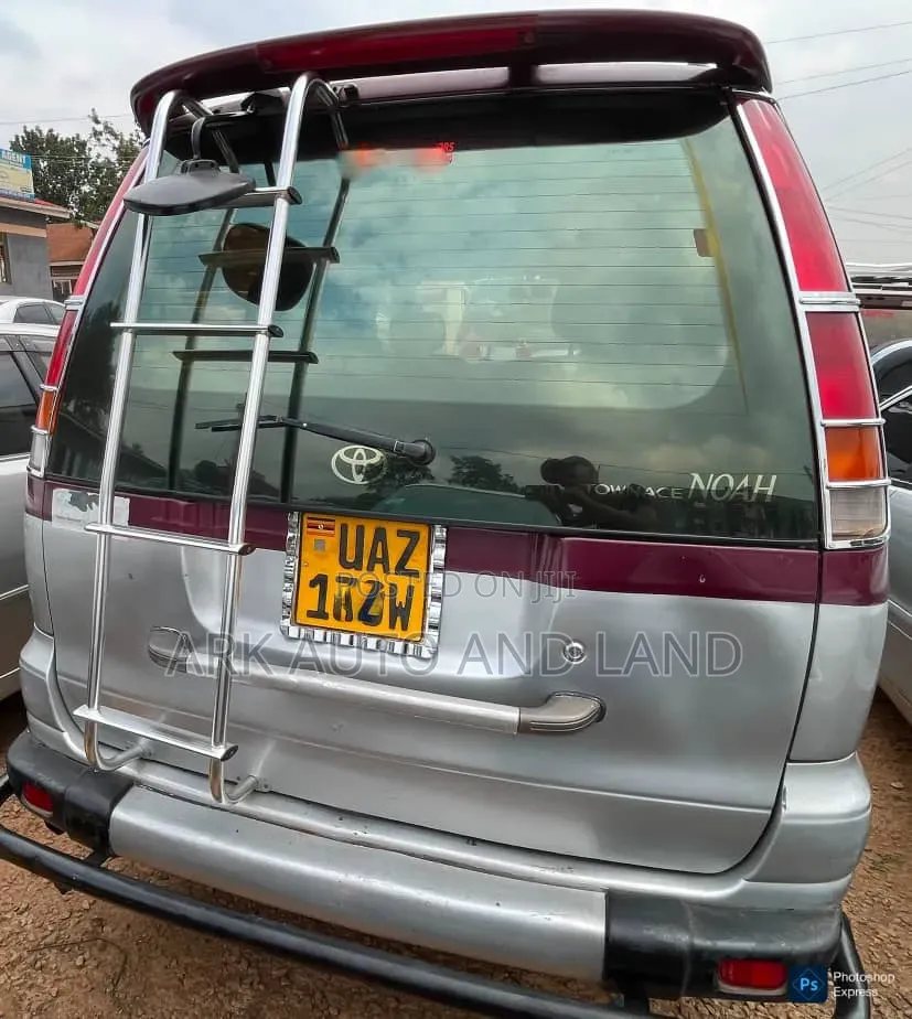 Toyota Noah 2001 Maroon