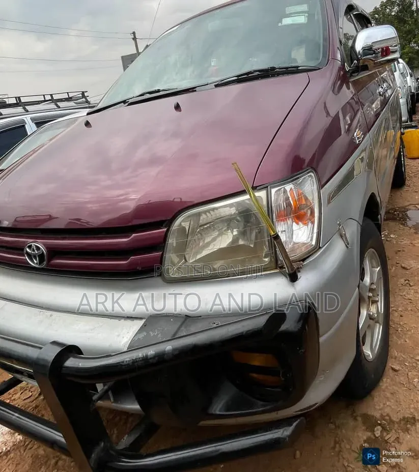 Toyota Noah 2001 Maroon