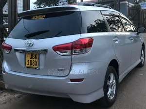 Toyota Wish 2010 Silver
