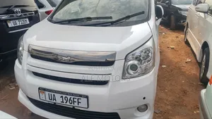 Toyota Noah 2011 White