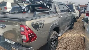 Toyota Hilux 2017 Green