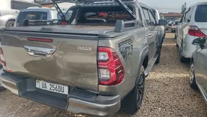 Toyota Hilux 2017 Green