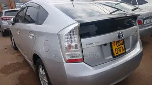 Toyota Prius 4dr Hatchback (1.8L 4cyl gas/electric hybrid CVT) 2016