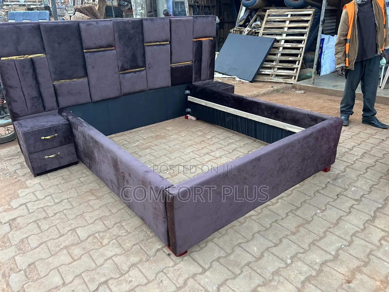 Wide Head Bed