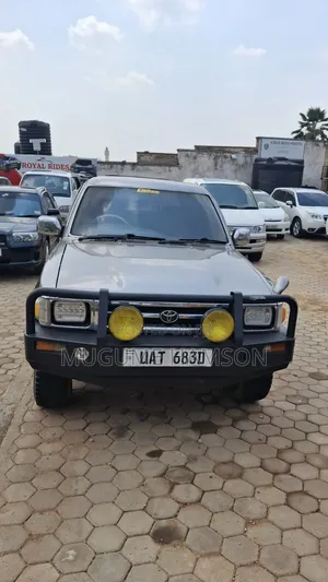 Toyota Hilux 2000 Gray