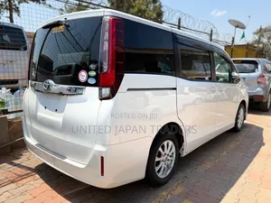 Toyota Noah 2017 White