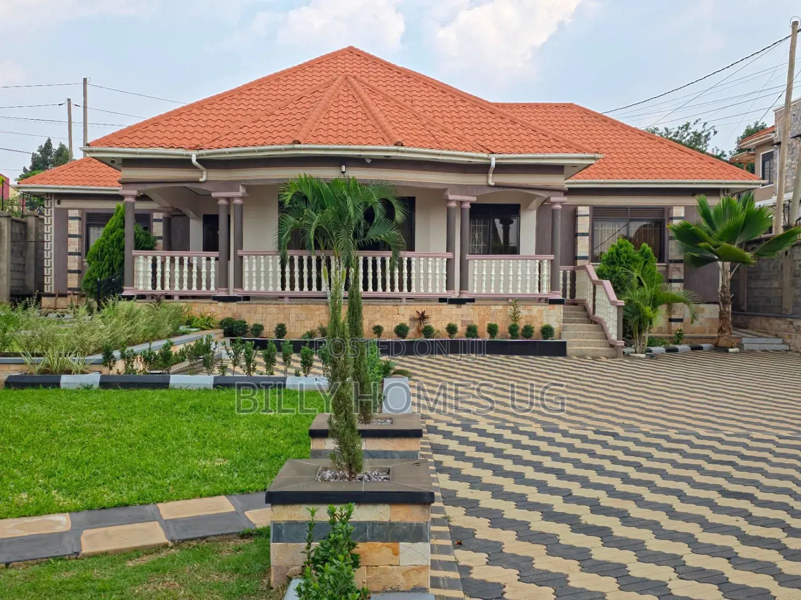 5bdrm Bungalow in Kira for sale
