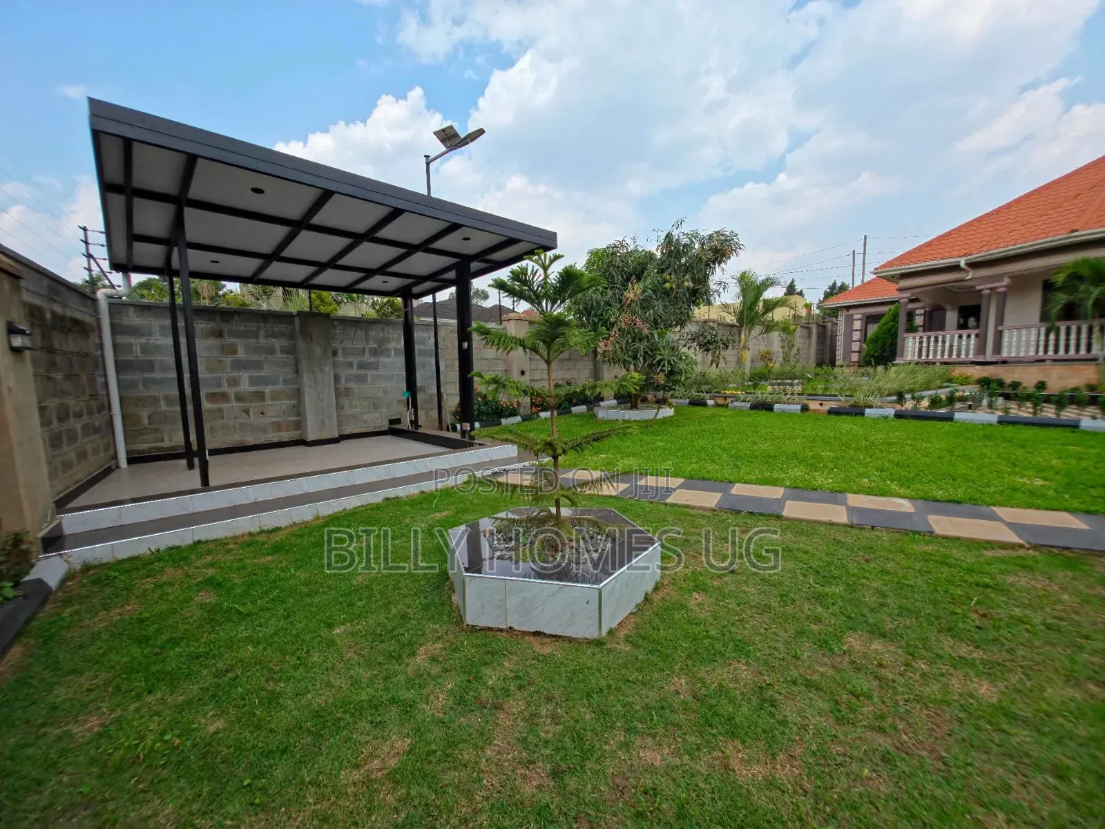 5bdrm Bungalow in Kira for sale
