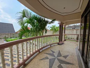 5bdrm Bungalow in Kira for sale
