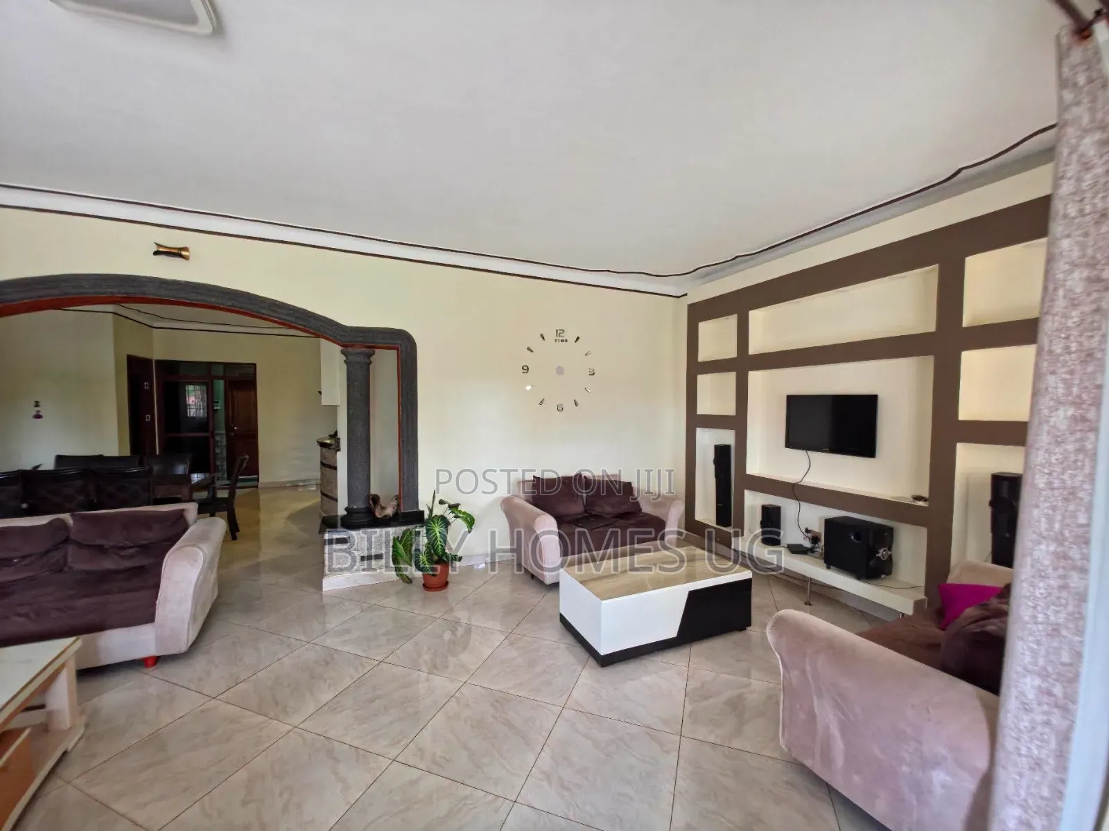 5bdrm Bungalow in Kira for sale