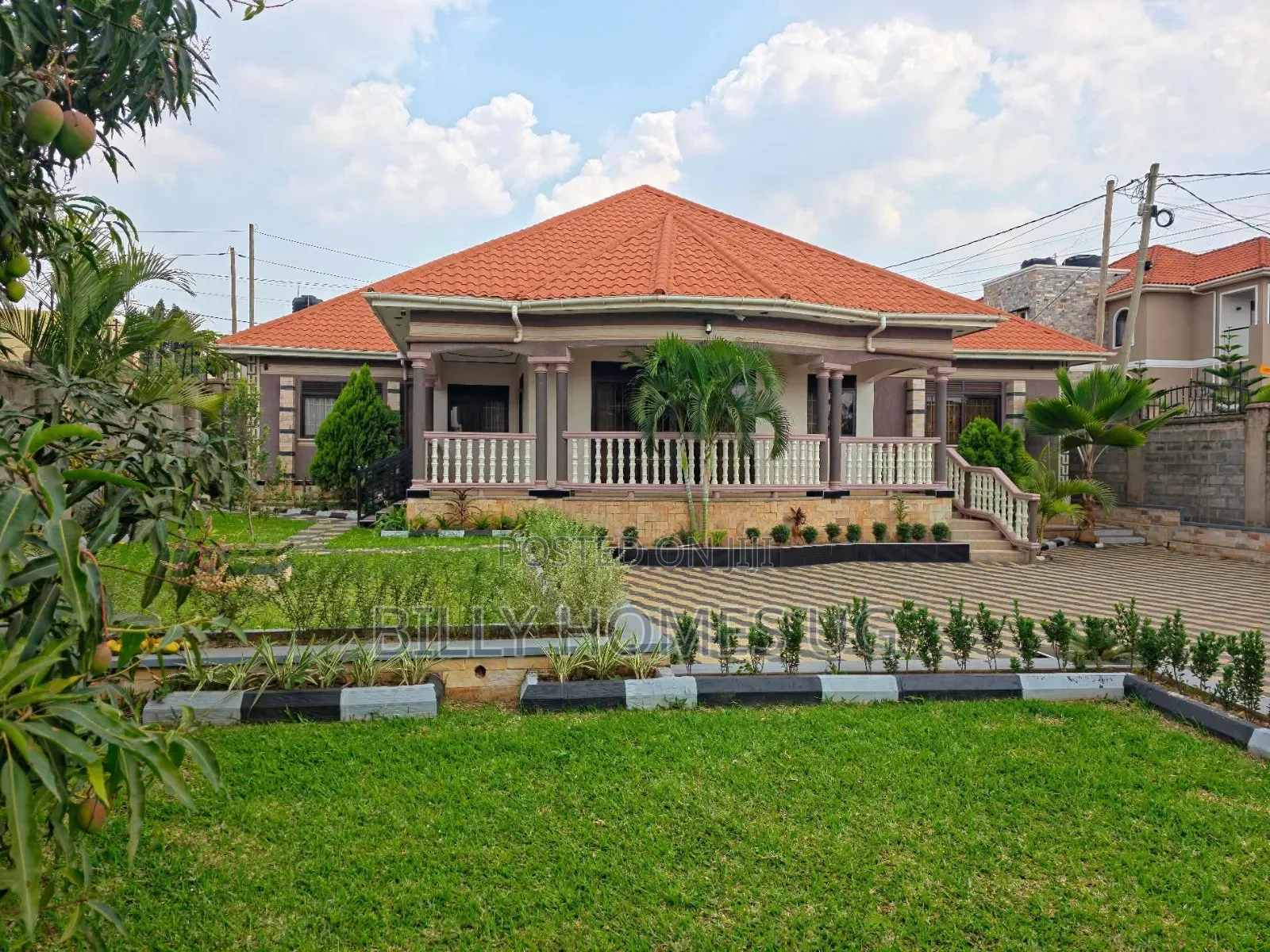 5bdrm Bungalow in Kira for sale
