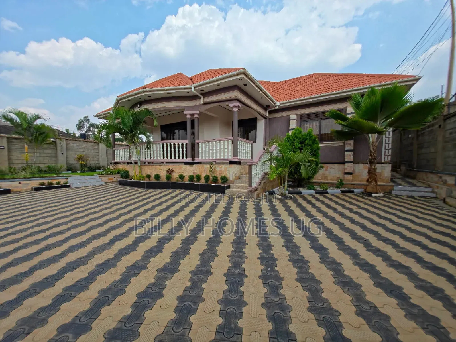 5bdrm Bungalow in Kira for sale