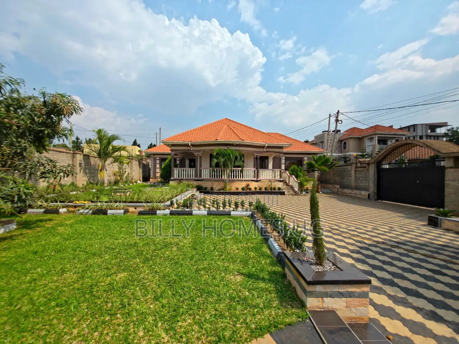 5bdrm Bungalow in Kira for sale