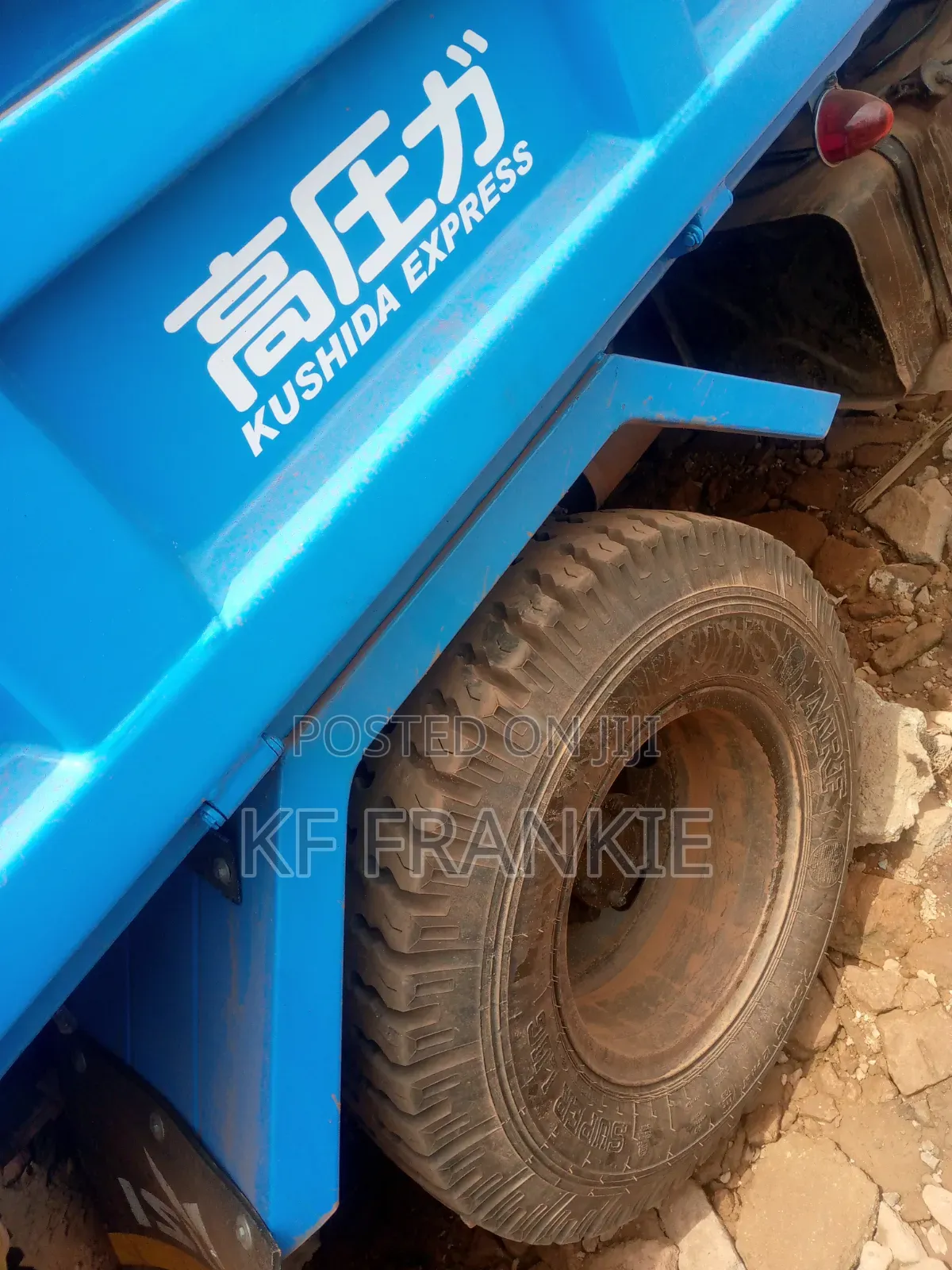 Isuzu Elf Tipper