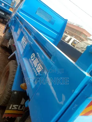 Isuzu Elf Tipper