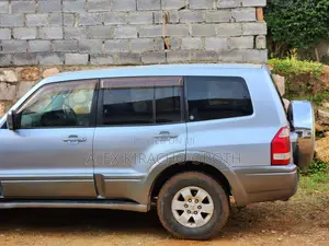 Mitsubishi Pajero 3.5 V6 GDI Elegance Automatic 2005 Gray