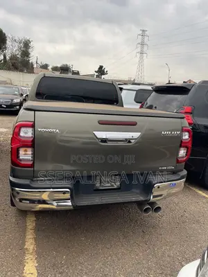 Toyota Hilux 2021 Green
