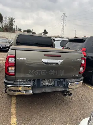 Toyota Hilux 2021 Green