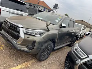 Toyota Hilux 2021 Green