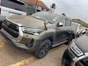 Toyota Hilux 2021 Green