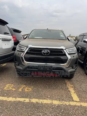 Toyota Hilux 2021 Green