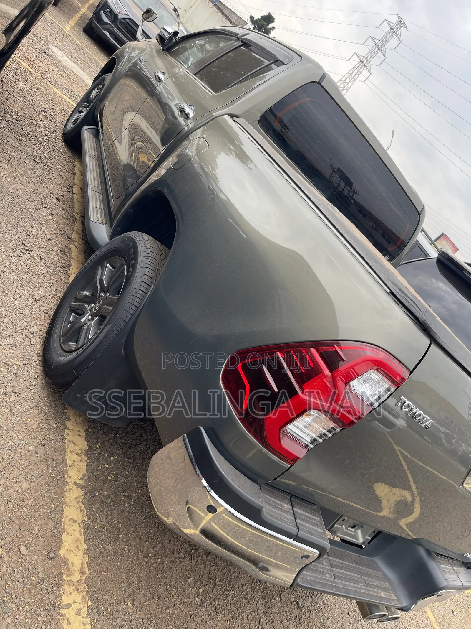 Toyota Hilux 2021 Green