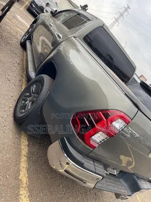 Toyota Hilux 2021 Green