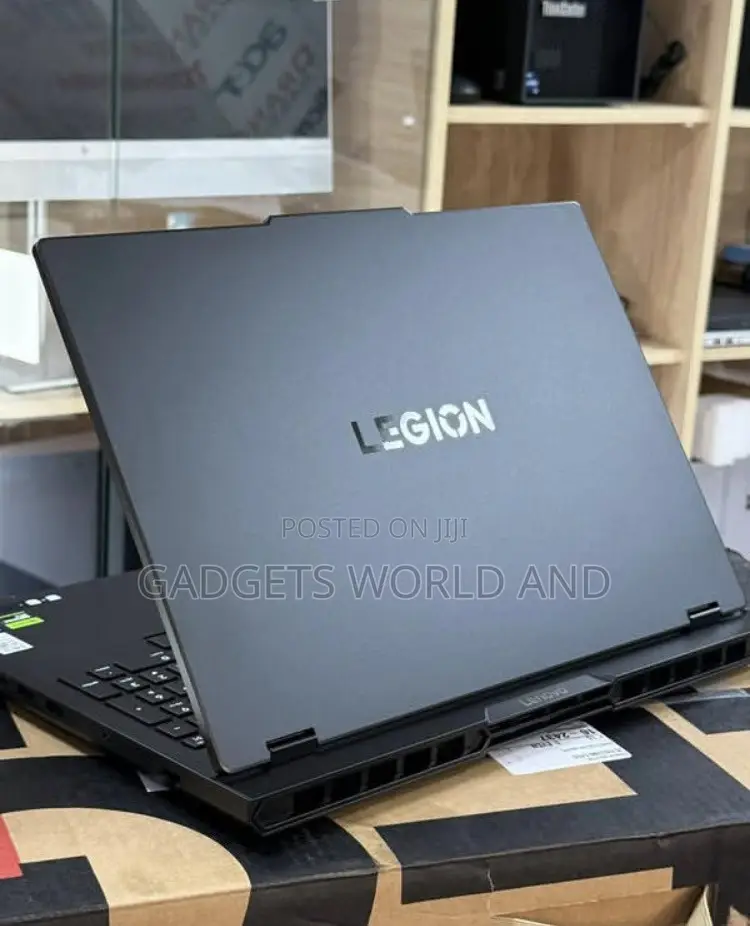 New Laptop Lenovo Legion 5 32GB Intel Core Ultra 9 SSD 1T