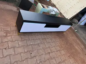 Lucky TV Table