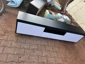 Lucky TV Table