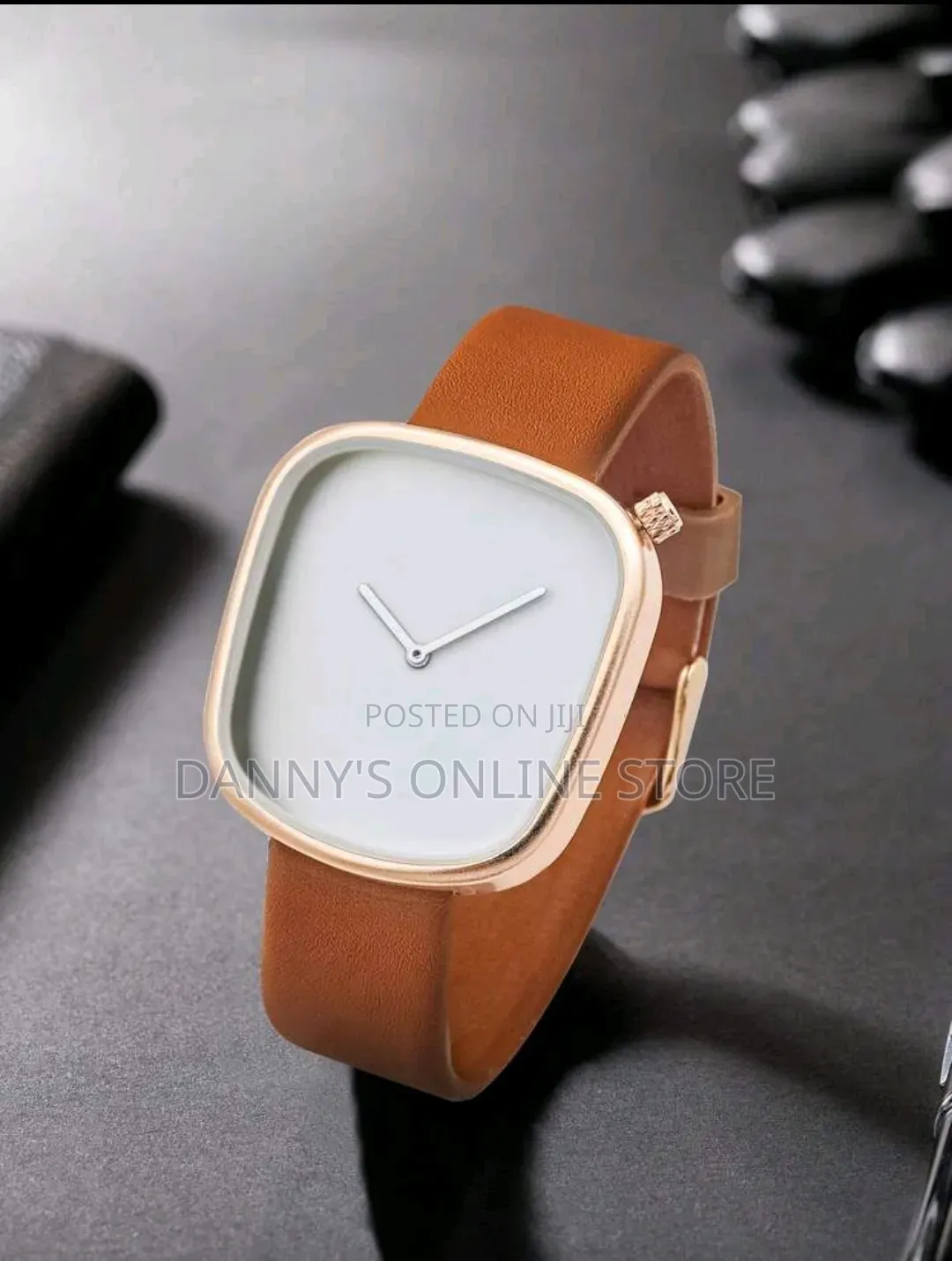 Pebble Minimalist No-Scale PU Leather Quartz Women's Watch.