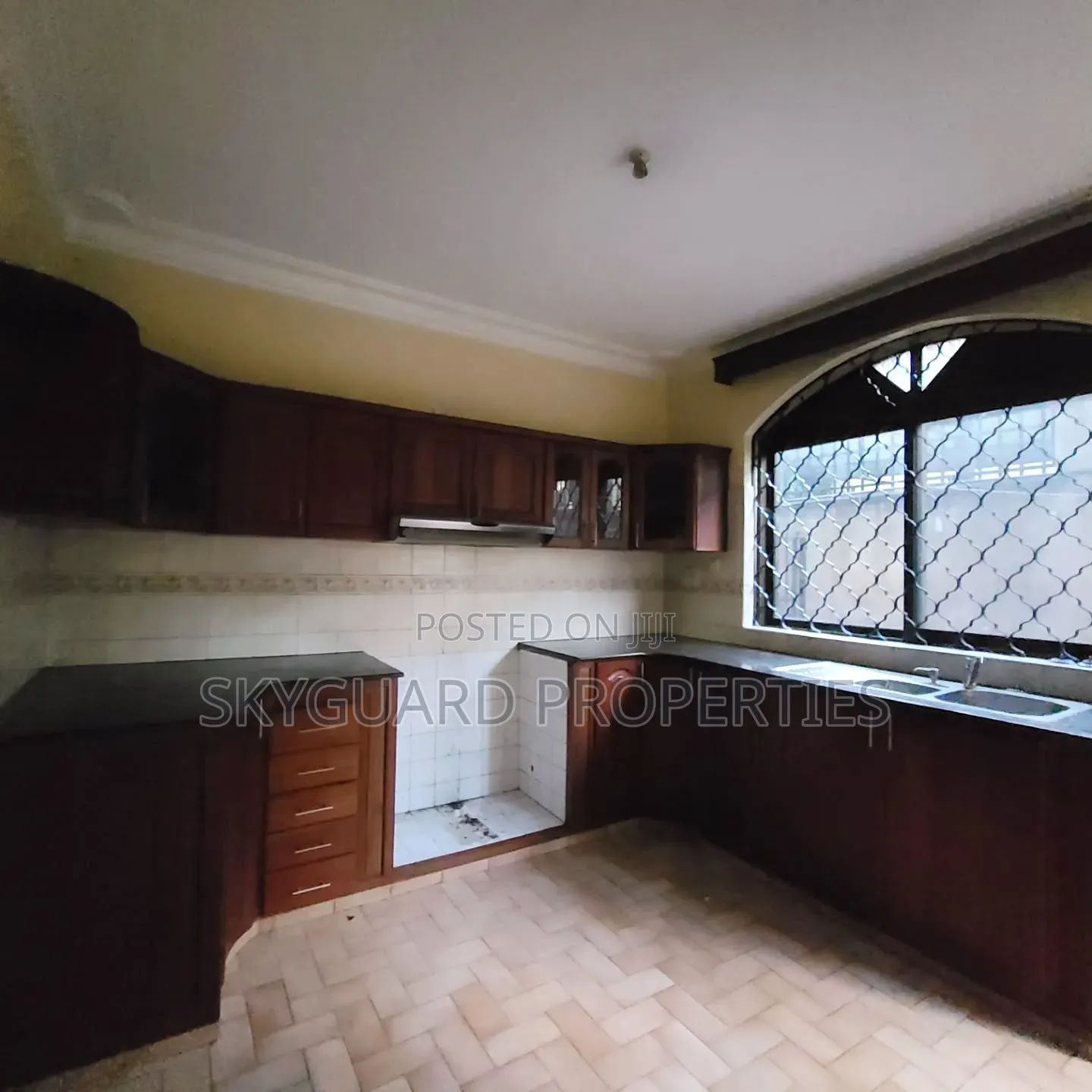 2bdrm Apartment in Konge Lukuli, Central Division for rent