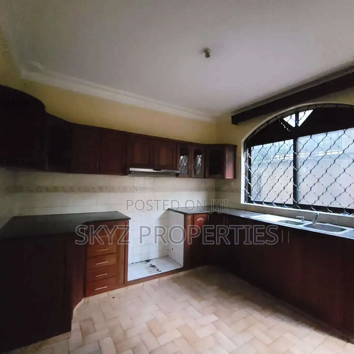 2bdrm Apartment in Konge Lukuli, Central Division for rent