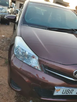 Toyota Vitz 2011 Maroon