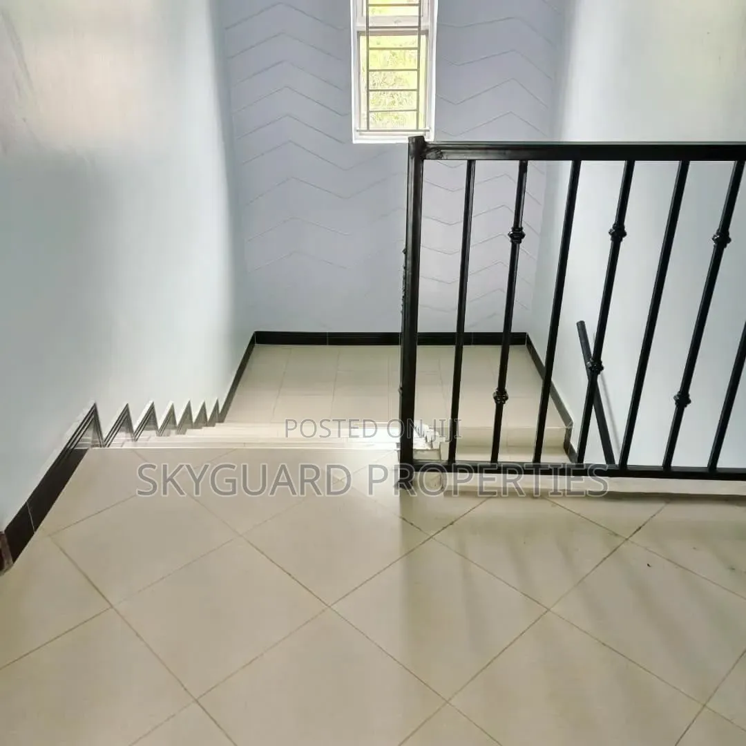 5bdrm House in Kasanga, Central Division for rent
