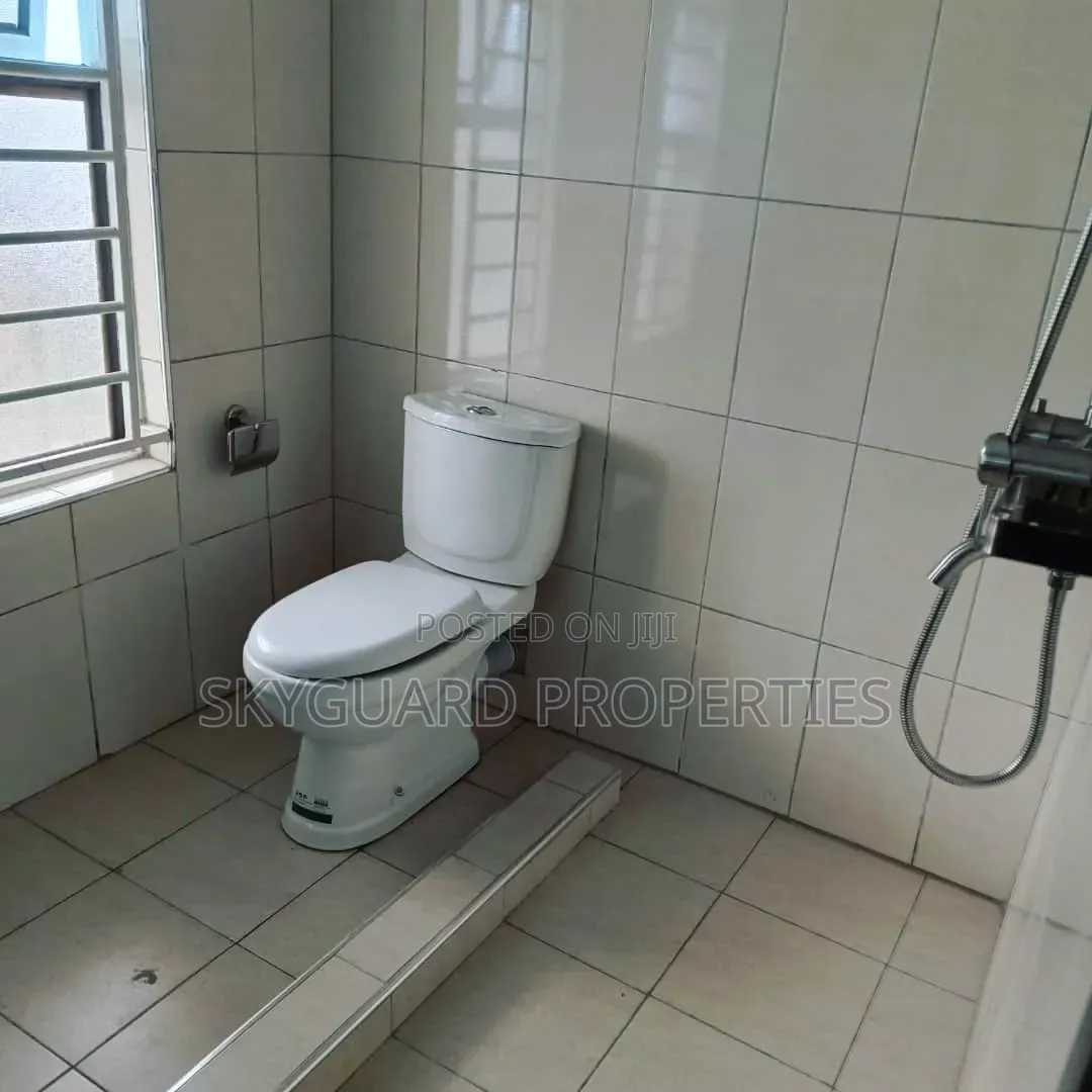 5bdrm House in Kasanga, Central Division for rent