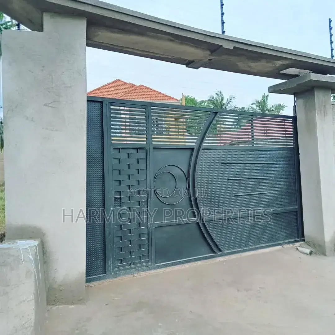 5bdrm House in Kasanga, Central Division for rent